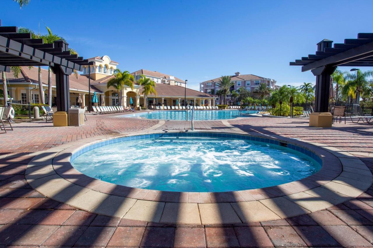Magnificent 2 Bedroom Vista Cay 107 *
