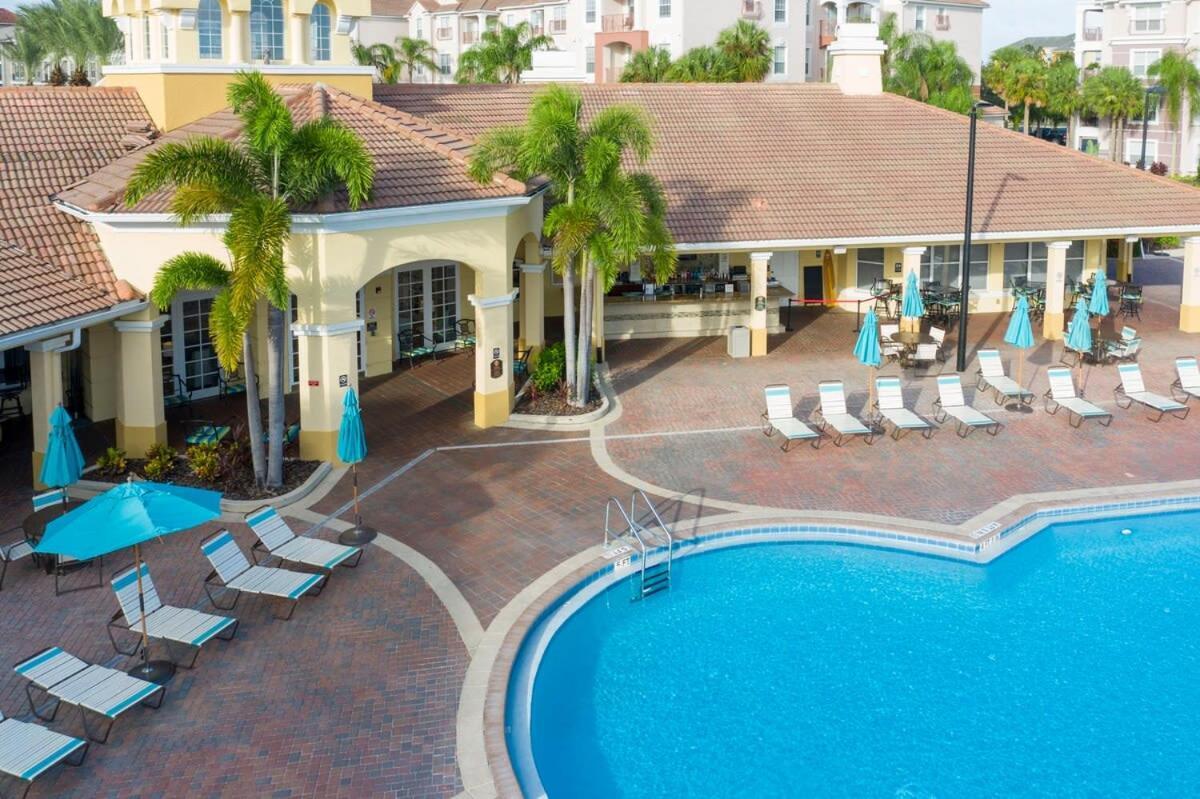 Magnificent 2 Bedroom Vista Cay 107 *